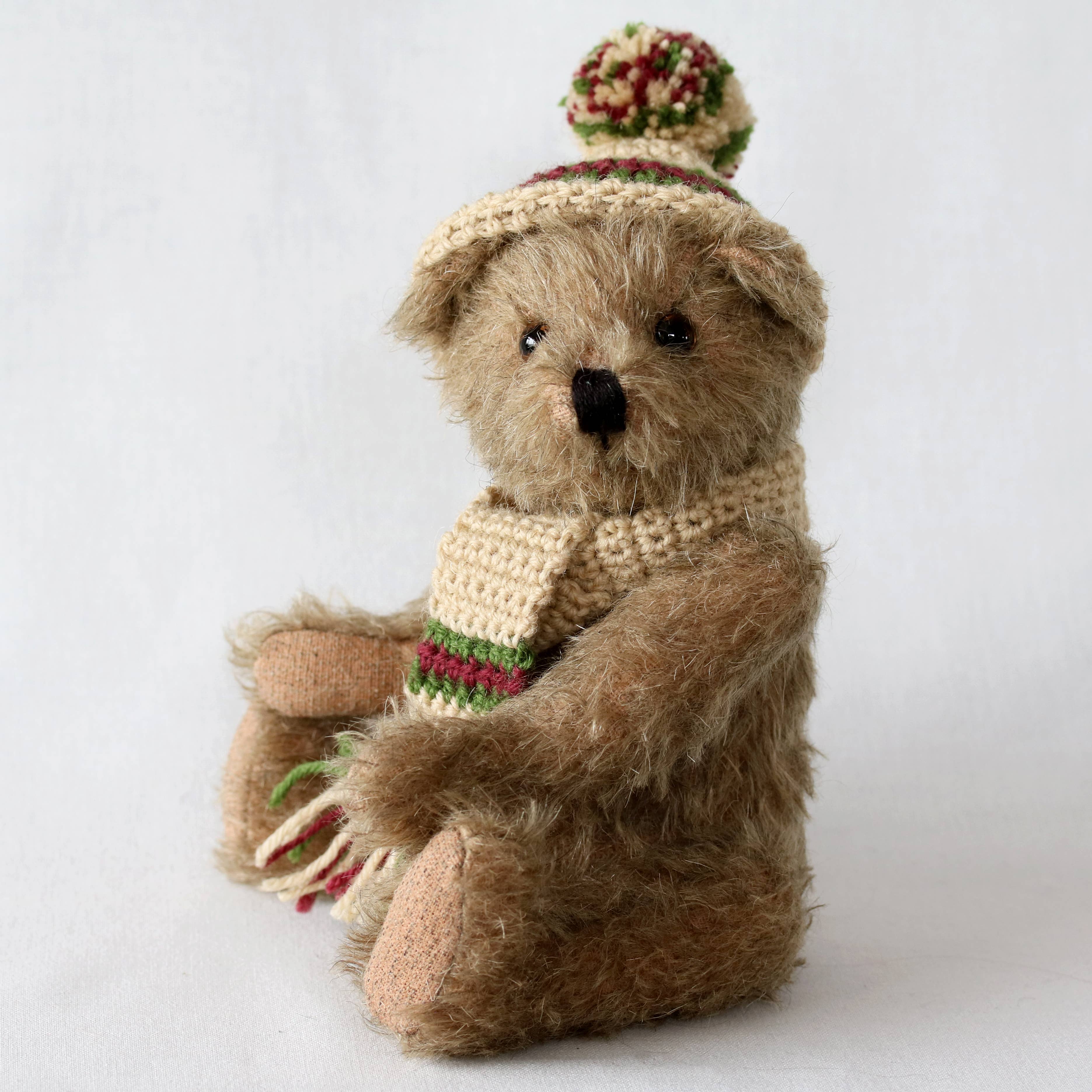 Gabriel - Traditional jointed mohair teddy bear, glass eyes